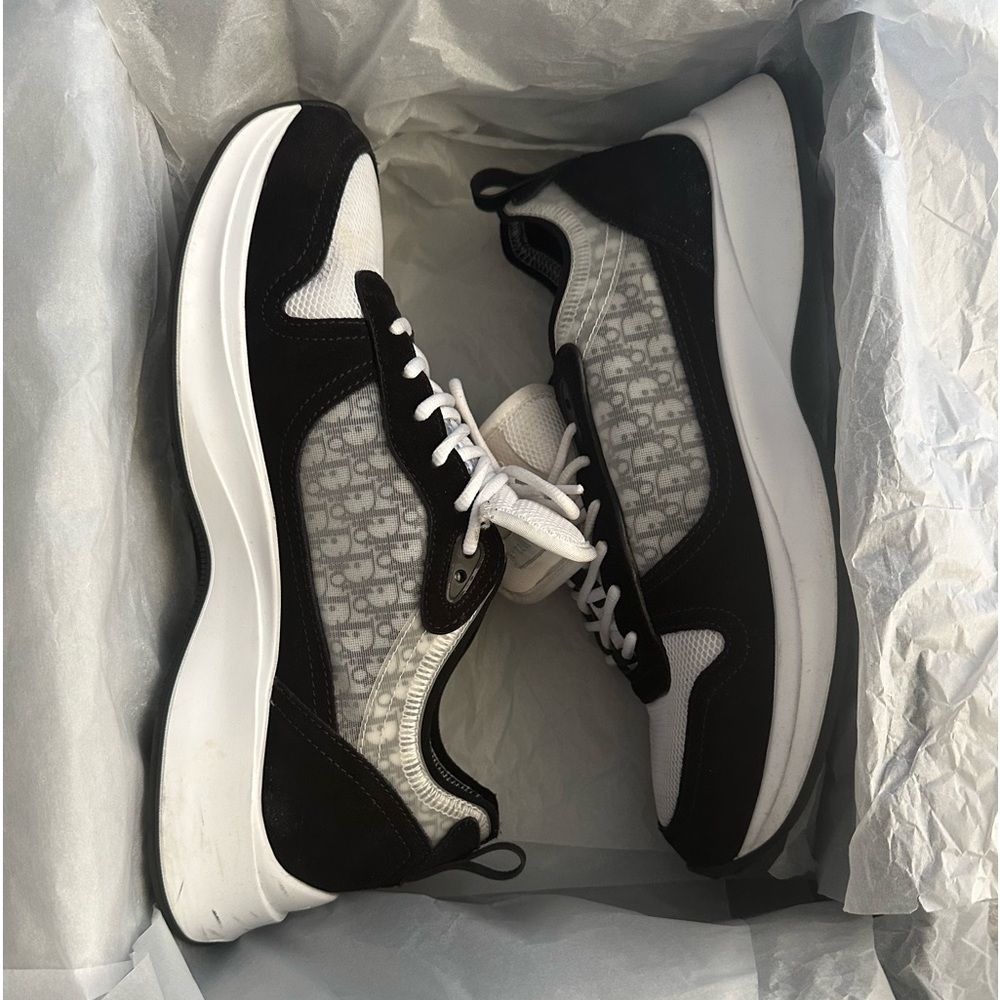 B25 Runner Sneaker